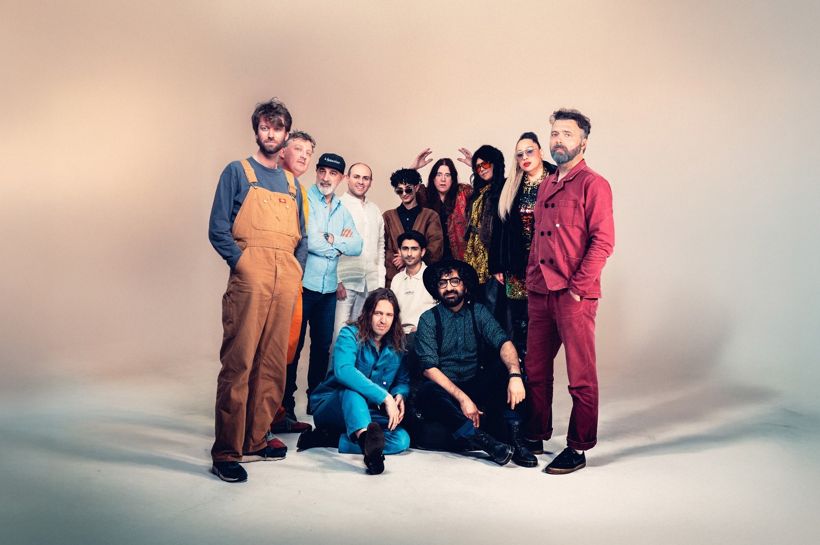 De Niemanders: Café Habibi in TAQA Theater De Vest, Alkmaar