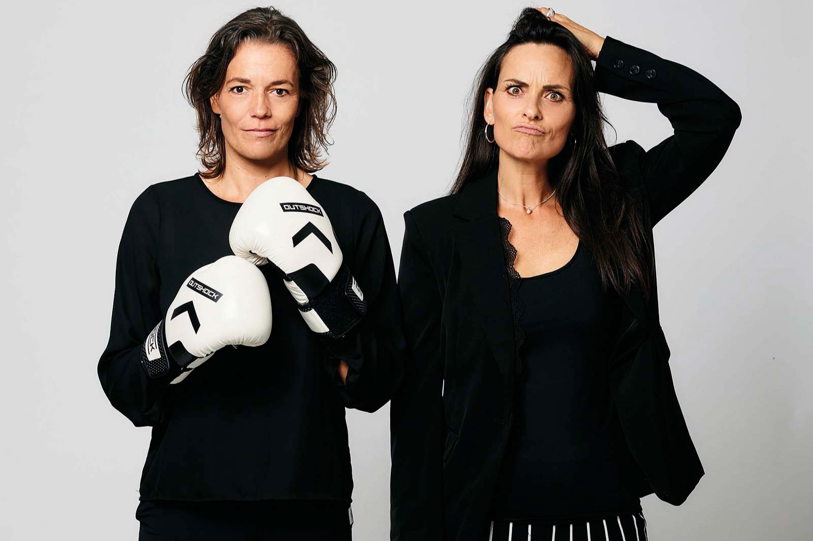 Ilse van den Heuvel en Marieke van Ginneken: Opvoeden, hoe dan…!? in TAQA Theater De Vest, Alkmaar