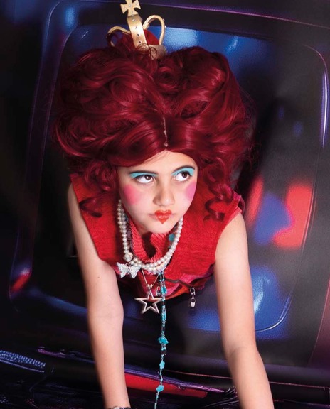 De Toneelmakerij & DOX Alice In Wonderland (Jan Hoek) 2 RGB 300 Dpi 1600X1065