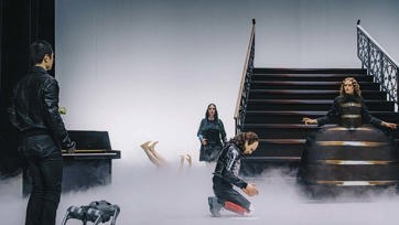 De Warme Winkel Hamlet, R2D2 Or Not 2B2 (Tobias Kruse) 16 RGB 300 Dpi