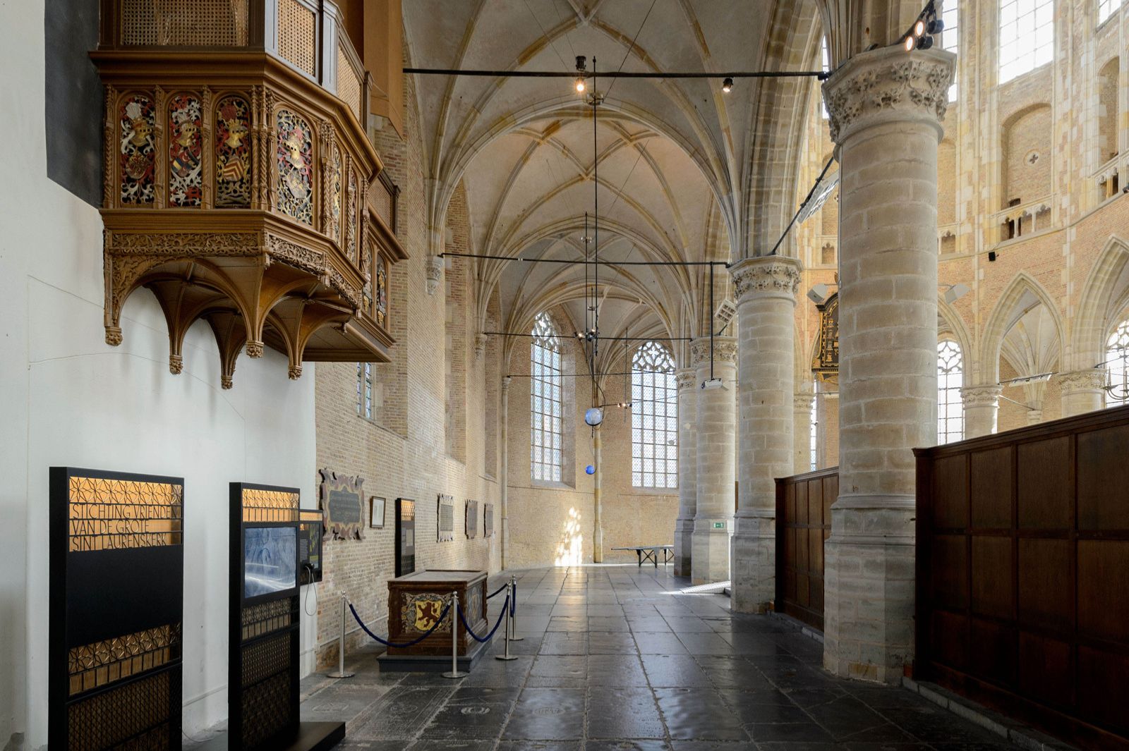 Bezoek de Grote Kerk: Bewonder Het Grote Raam en andere schatten in TAQA Theater De Vest, Alkmaar