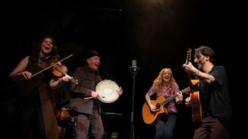 1600 2 Anneke Van Giersbergen The Irish Road Trip © Bullet Ray