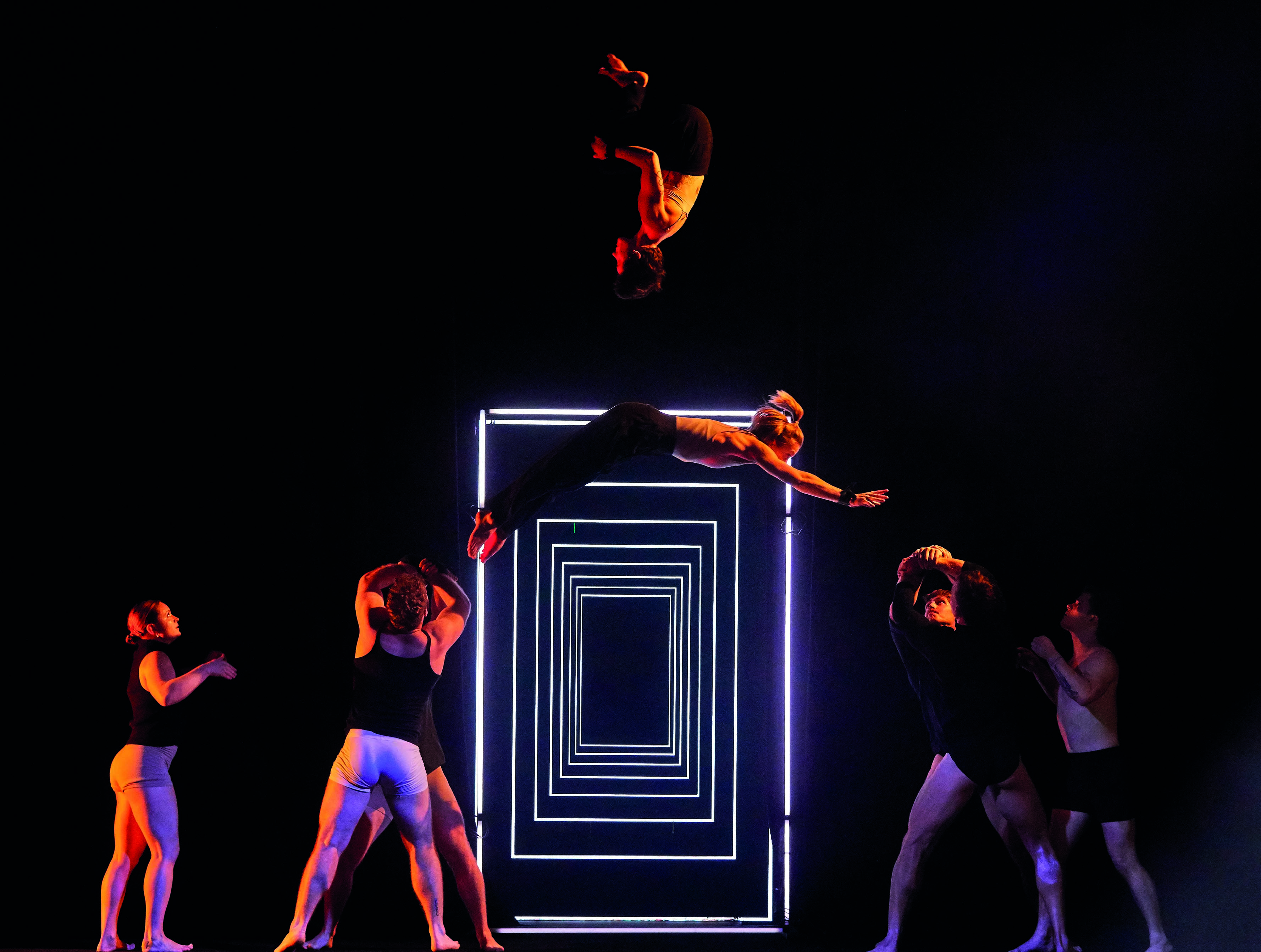 Gravity & Other Myths: The Mirror in TAQA Theater De Vest, Alkmaar