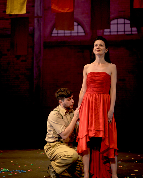 Carmen Staand Voor Carrousel