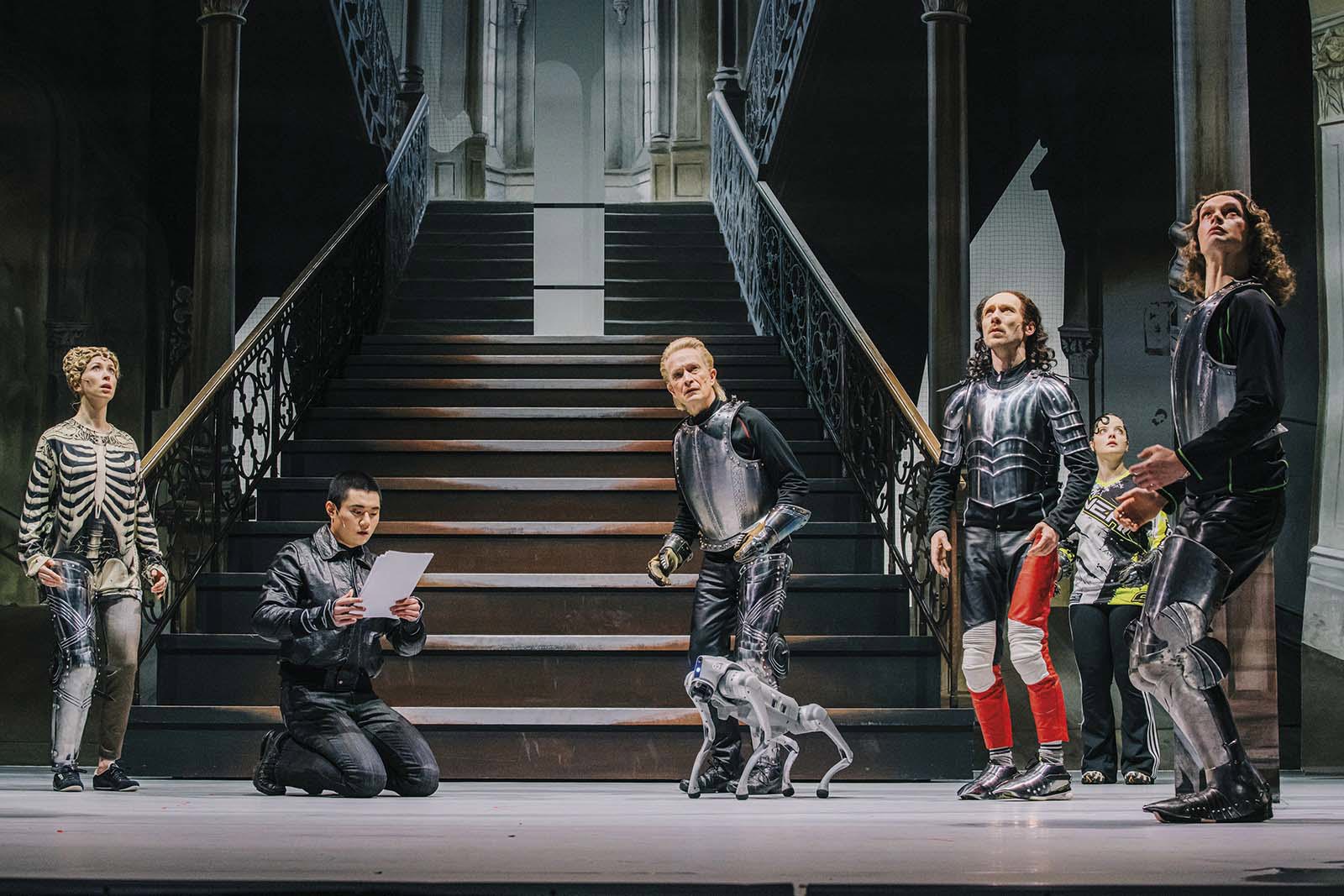 De Warme Winkel: Hamlet: R2D2_or_not_2B2 in TAQA Theater De Vest, Alkmaar