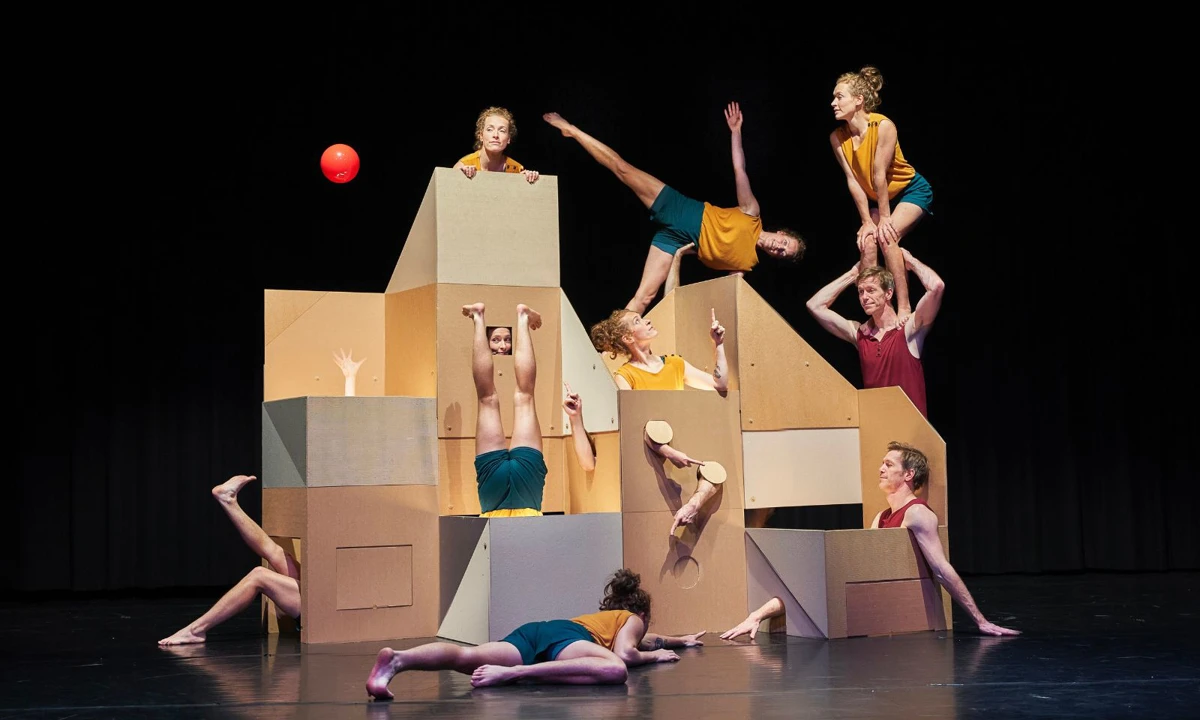Emilie Weisse Circustheater: Be kind: circustheater voor de allerkleinsten (6 tot 18 maanden) in TAQA Theater De Vest, Alkmaar