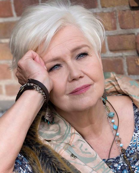 1600 Mathilde Santing Fidelity (Mark Kohn)